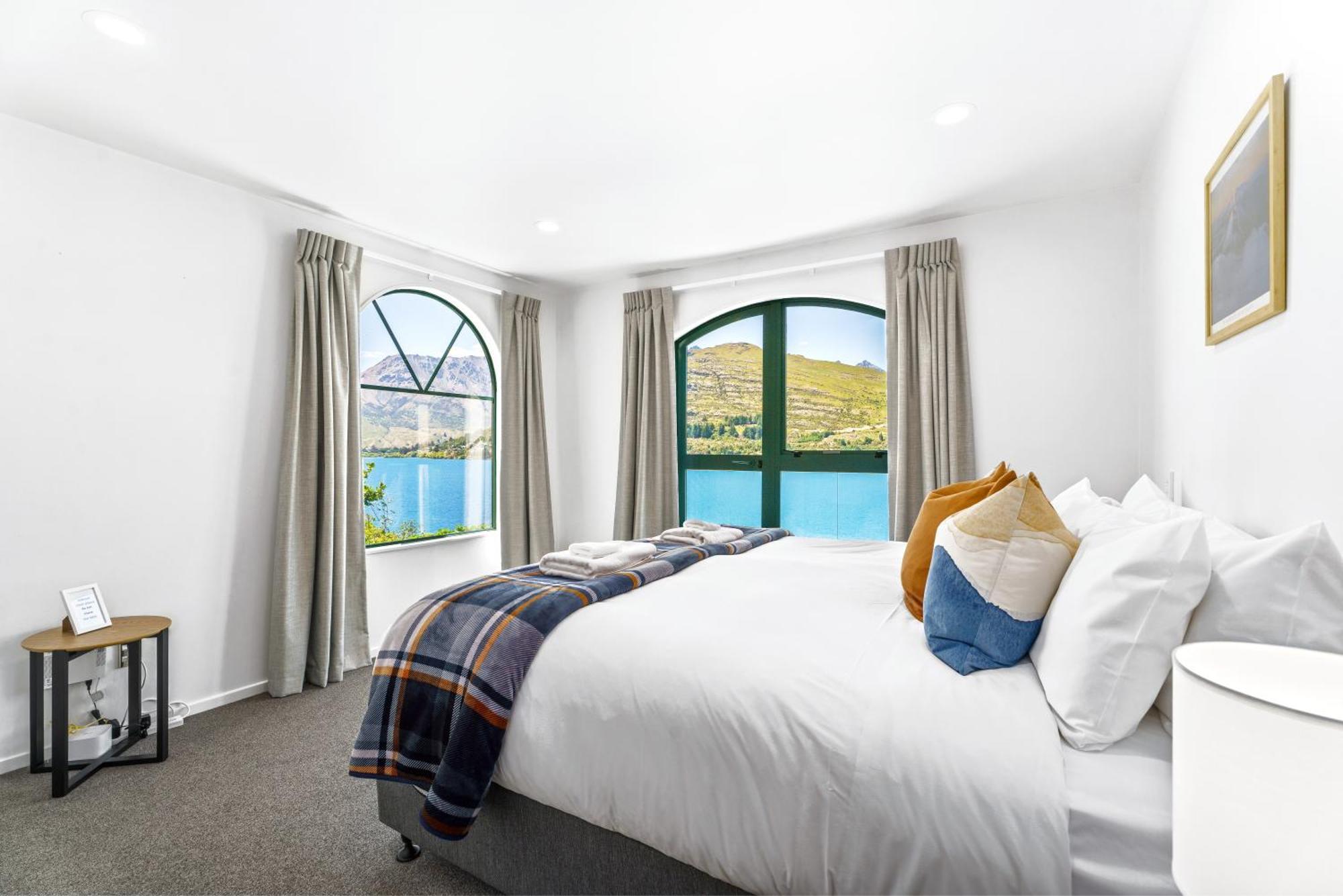 Lakefront Living At Remarkables Retreat - Eight 퀸즈타운 외부 사진