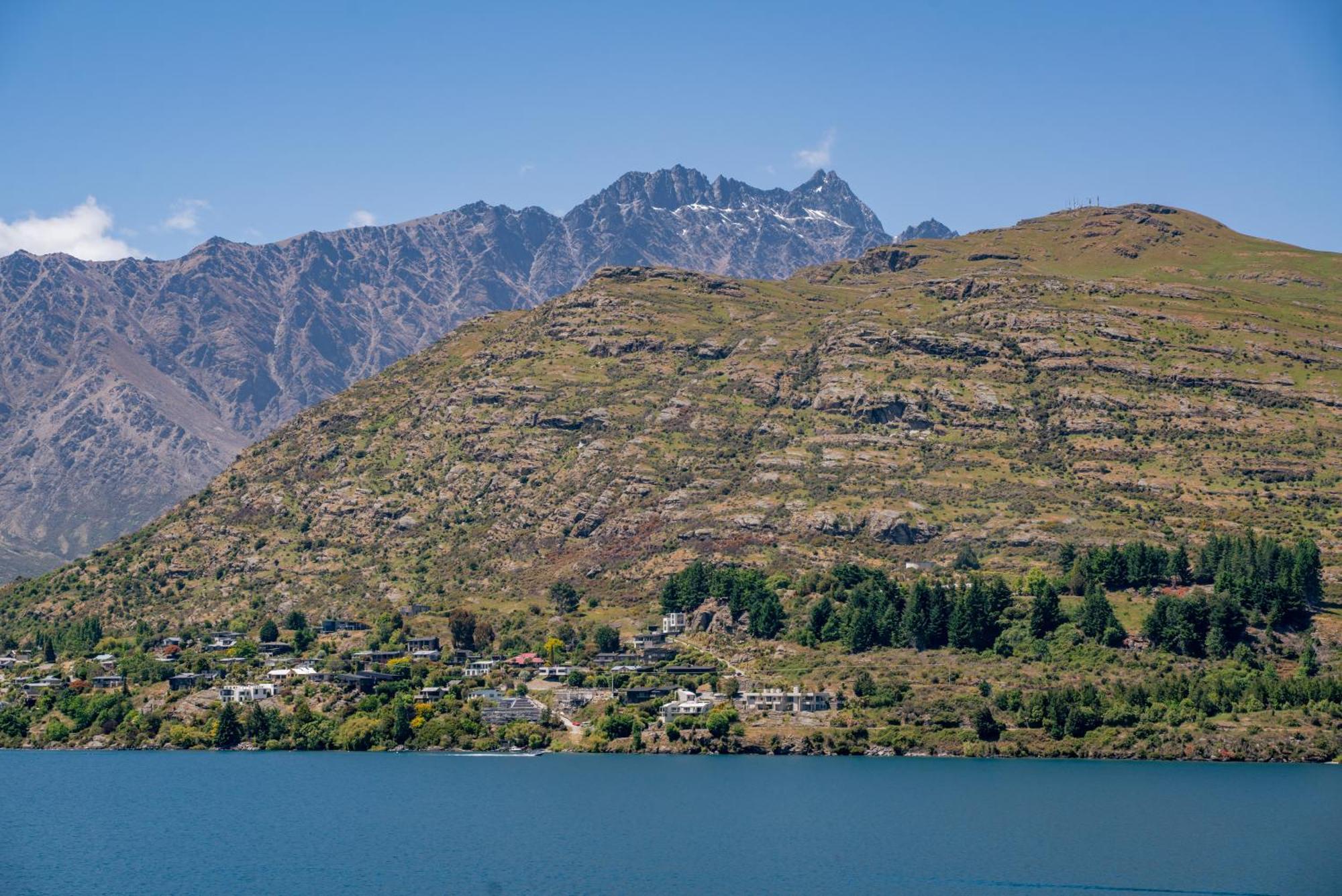 Lakefront Living At Remarkables Retreat - Eight 퀸즈타운 외부 사진