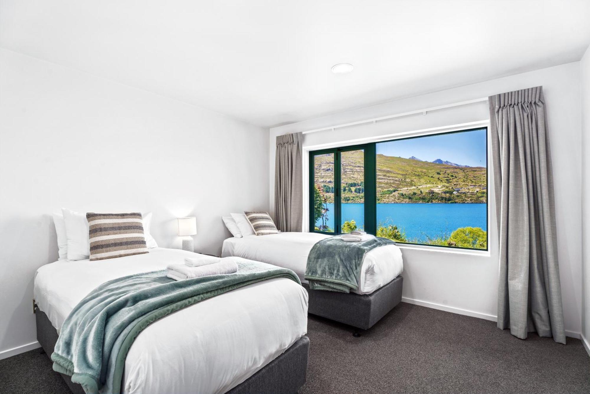 Lakefront Living At Remarkables Retreat - Eight 퀸즈타운 외부 사진