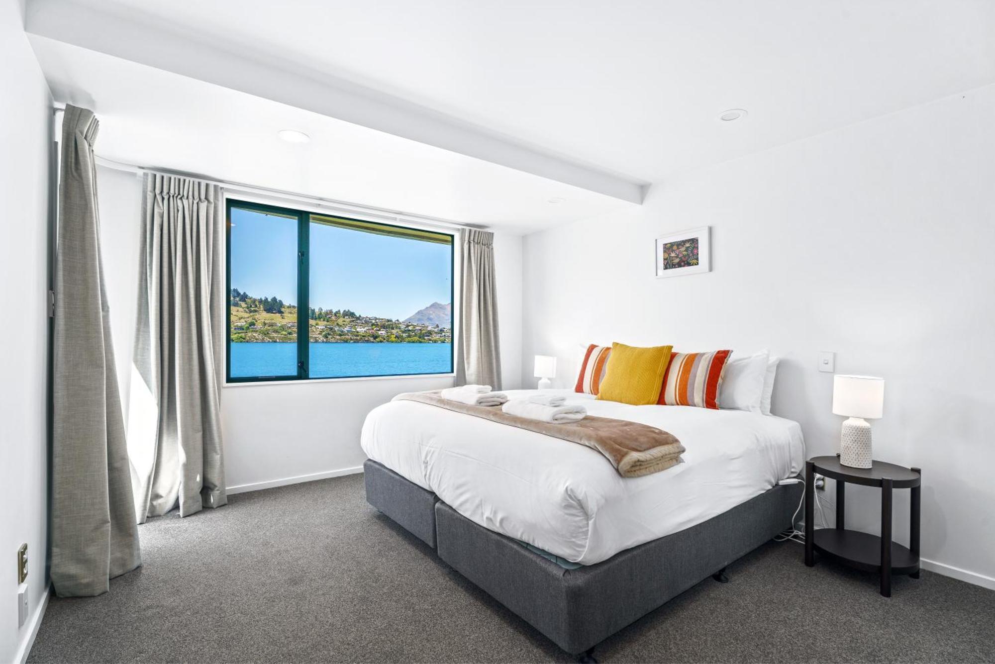 Lakefront Living At Remarkables Retreat - Eight 퀸즈타운 외부 사진