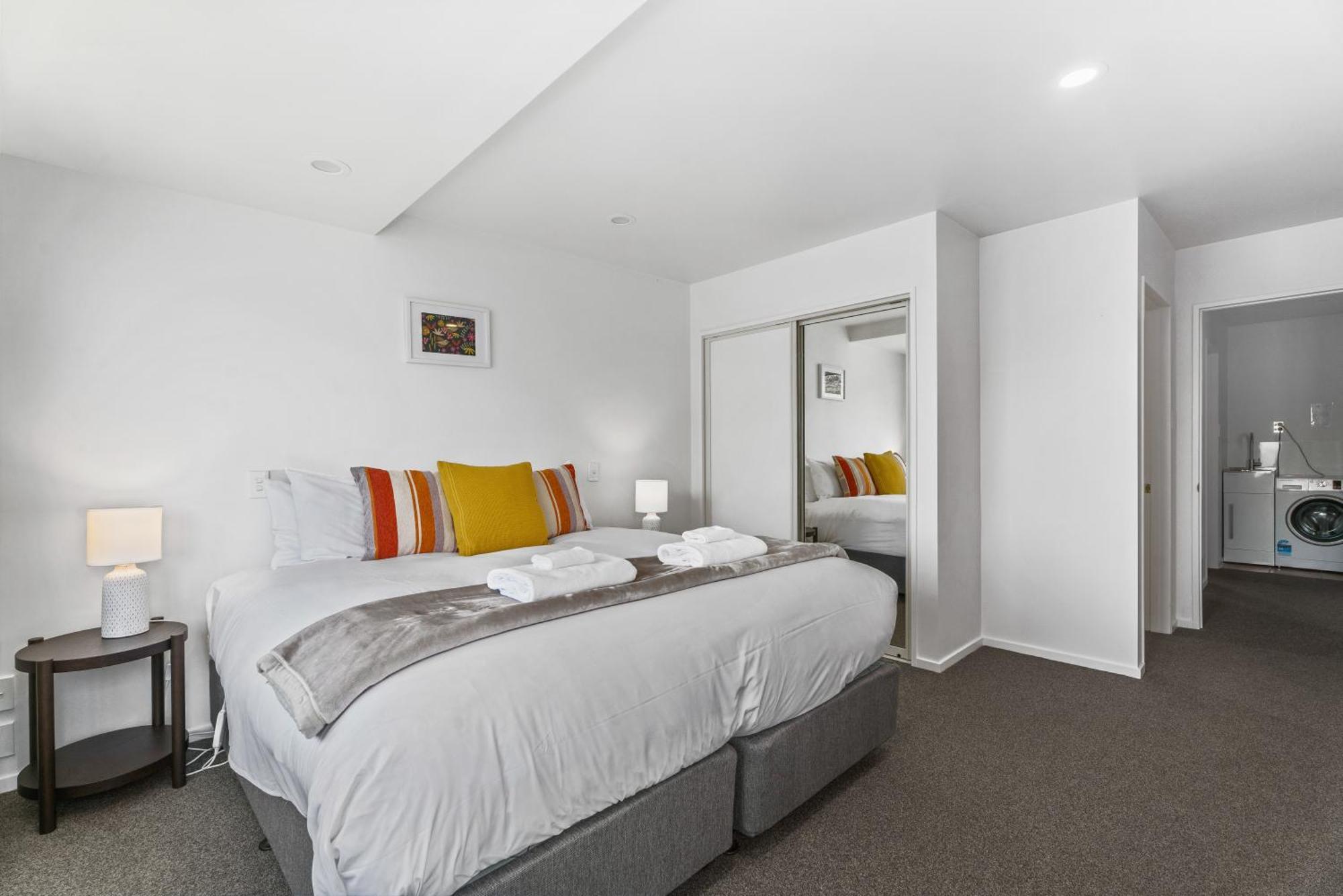 Lakefront Living At Remarkables Retreat - Eight 퀸즈타운 외부 사진