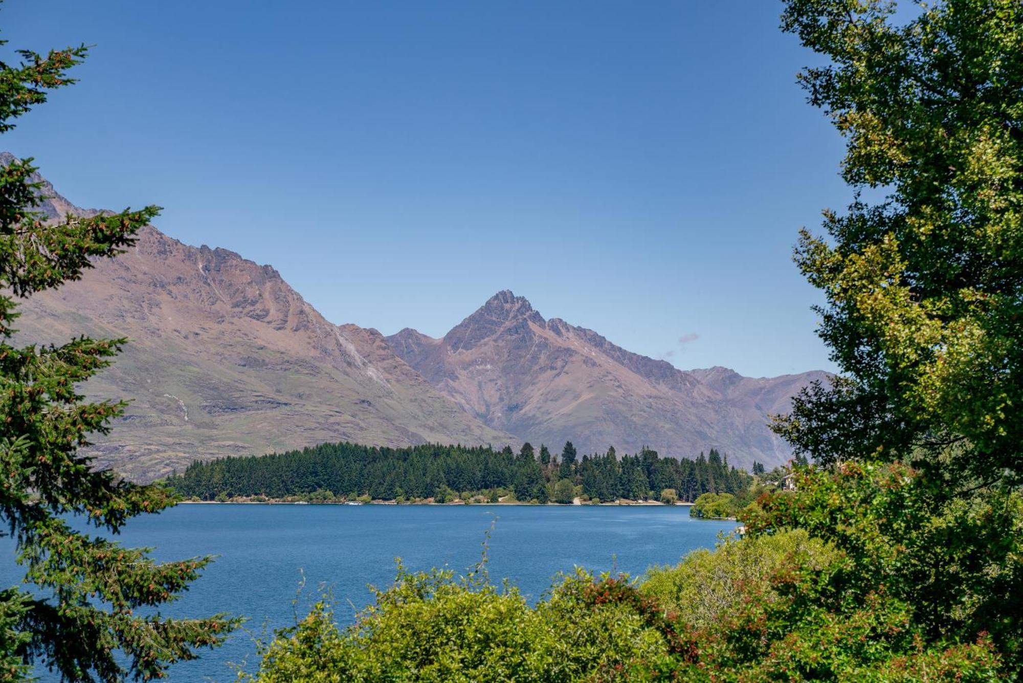Lakefront Living At Remarkables Retreat - Eight 퀸즈타운 외부 사진