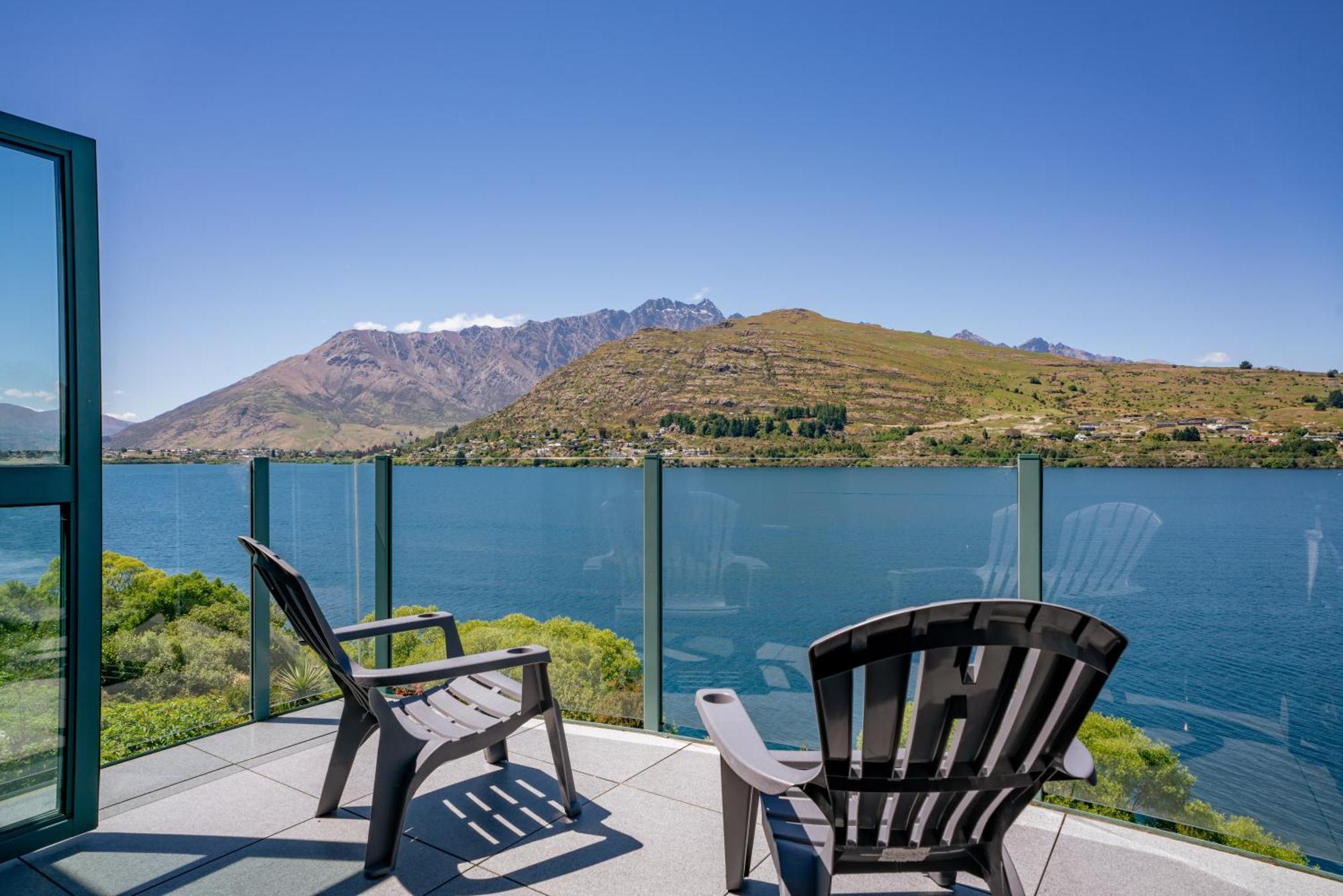 Lakefront Living At Remarkables Retreat - Eight 퀸즈타운 외부 사진