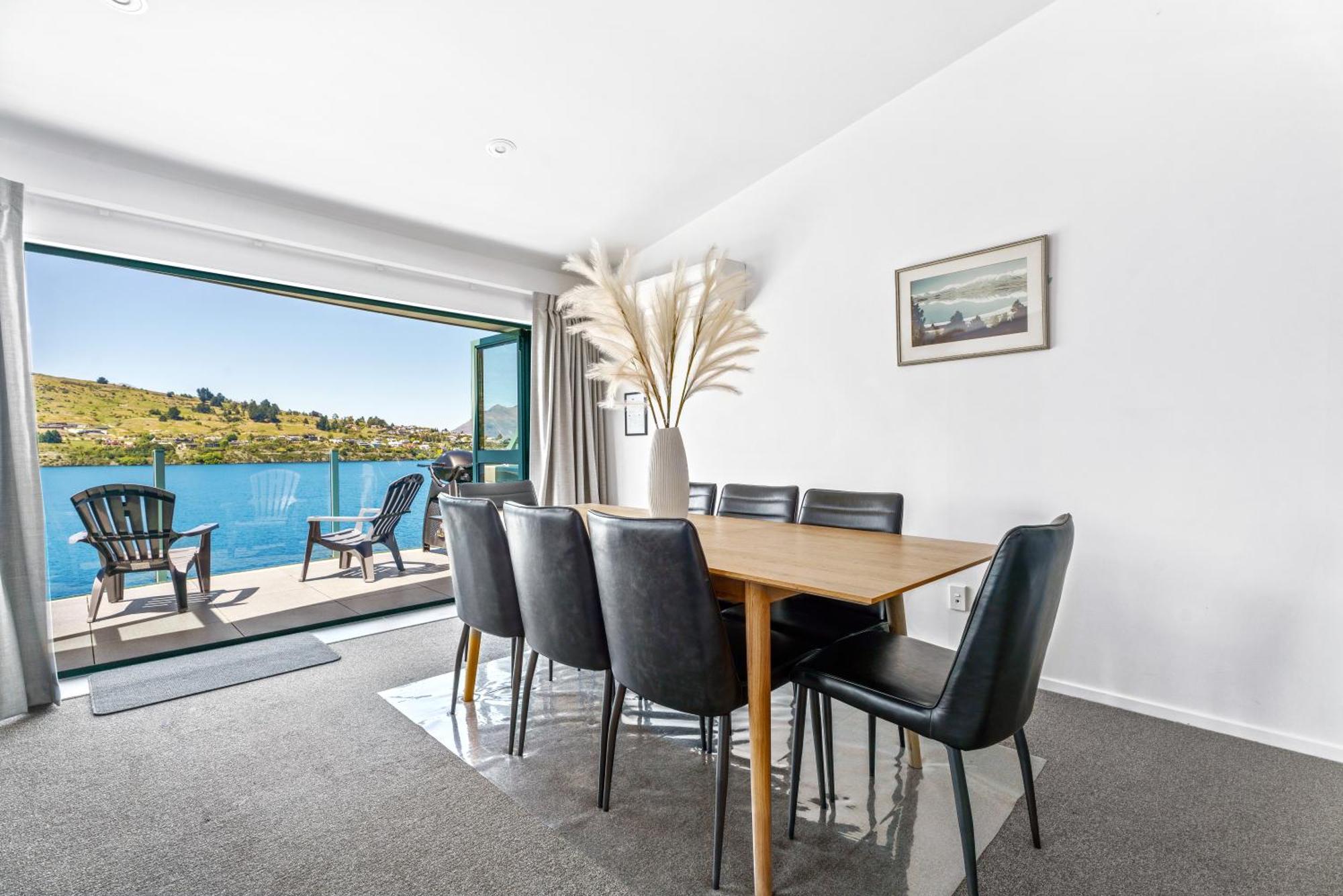 Lakefront Living At Remarkables Retreat - Eight 퀸즈타운 외부 사진