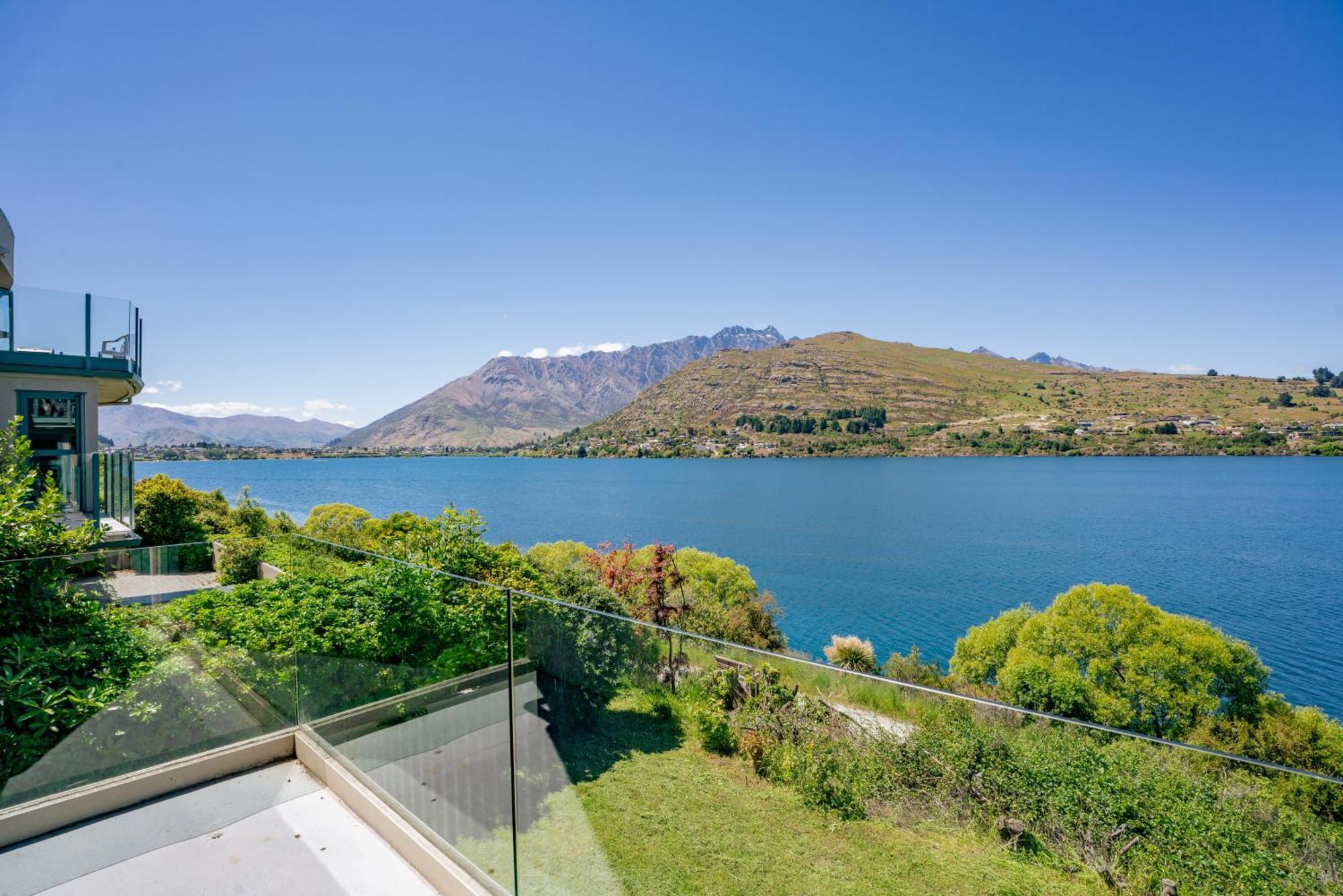 Lakefront Living At Remarkables Retreat - Eight 퀸즈타운 외부 사진