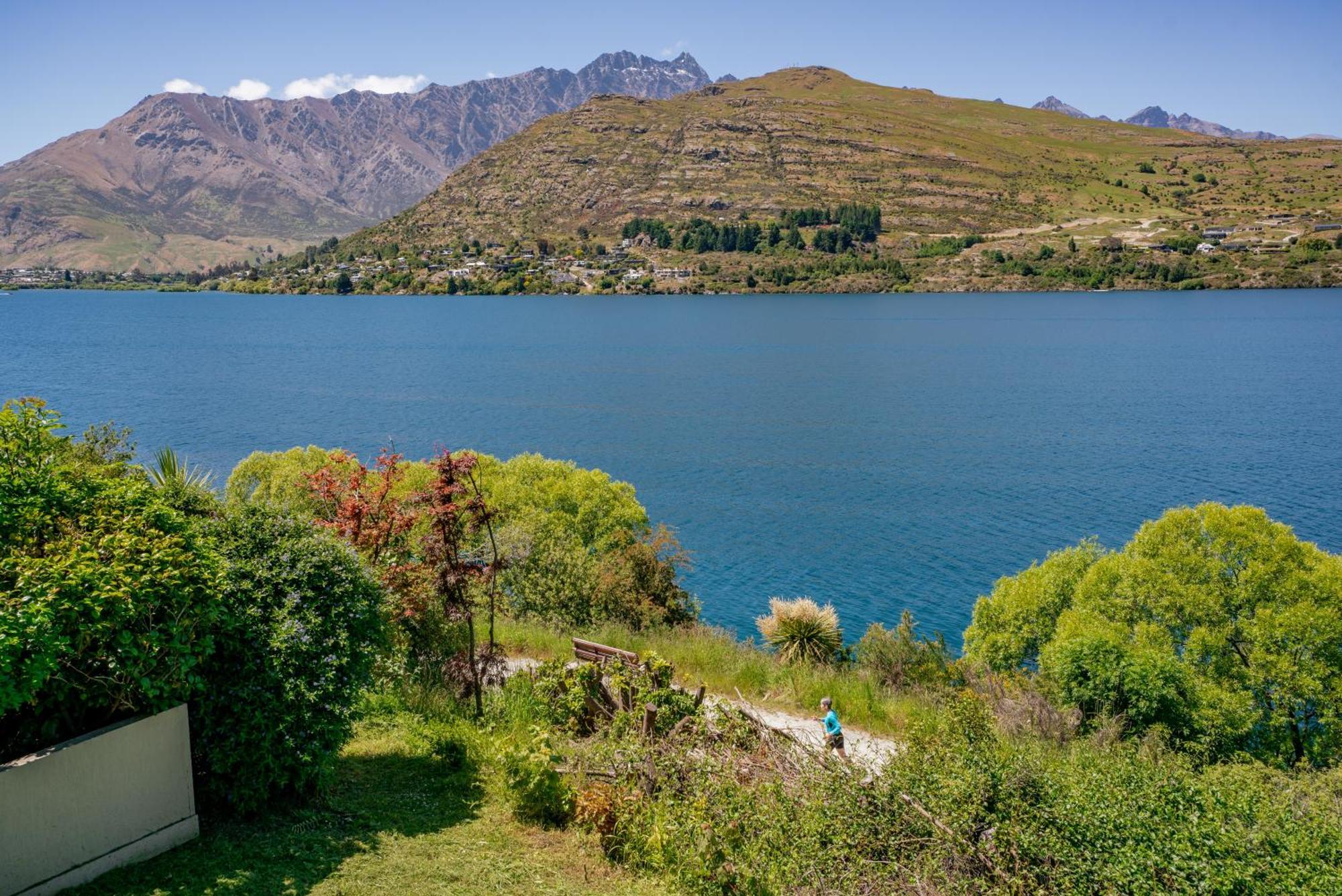 Lakefront Living At Remarkables Retreat - Eight 퀸즈타운 외부 사진